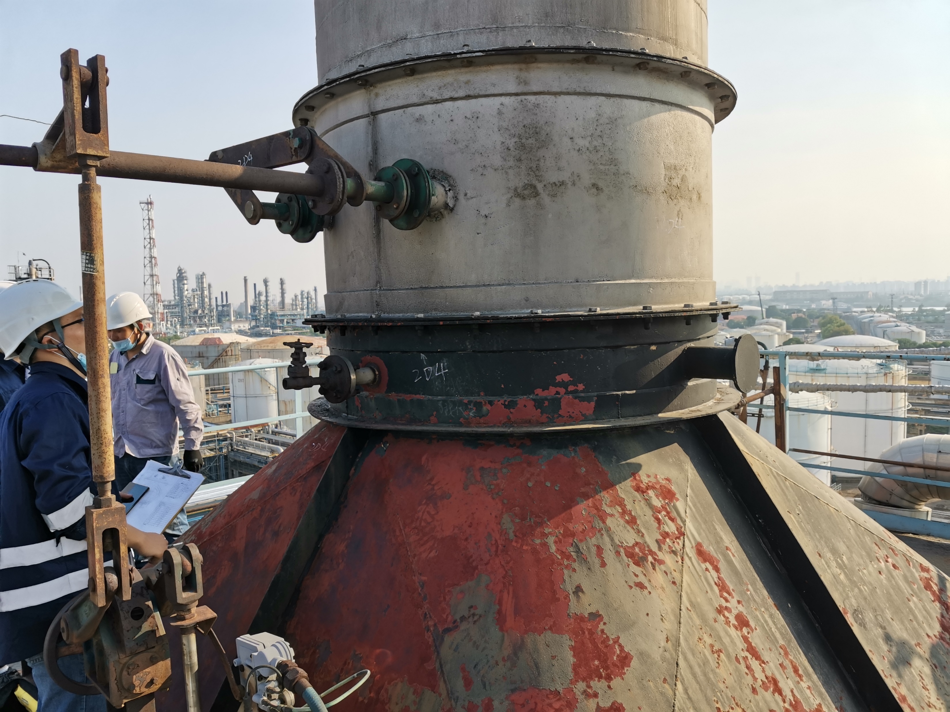 Forenservtek engineer providing industrial damper field inspection