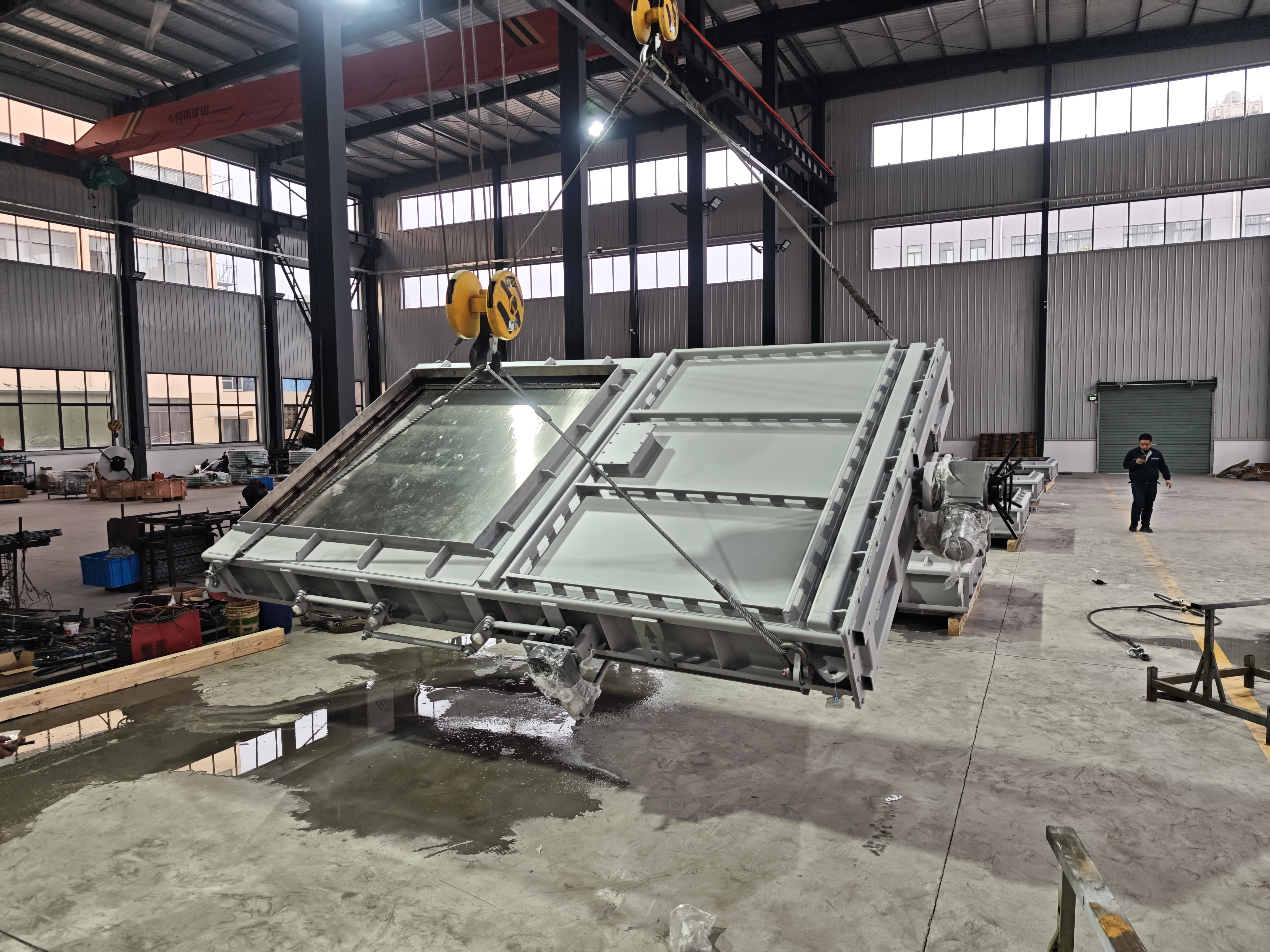 The extra large electric guillotine isolation damper is being sealed tested in the workshop with a heavy duty reinforced welded frame equipped with an electric actuator zero leakage used for high temperature flue gas