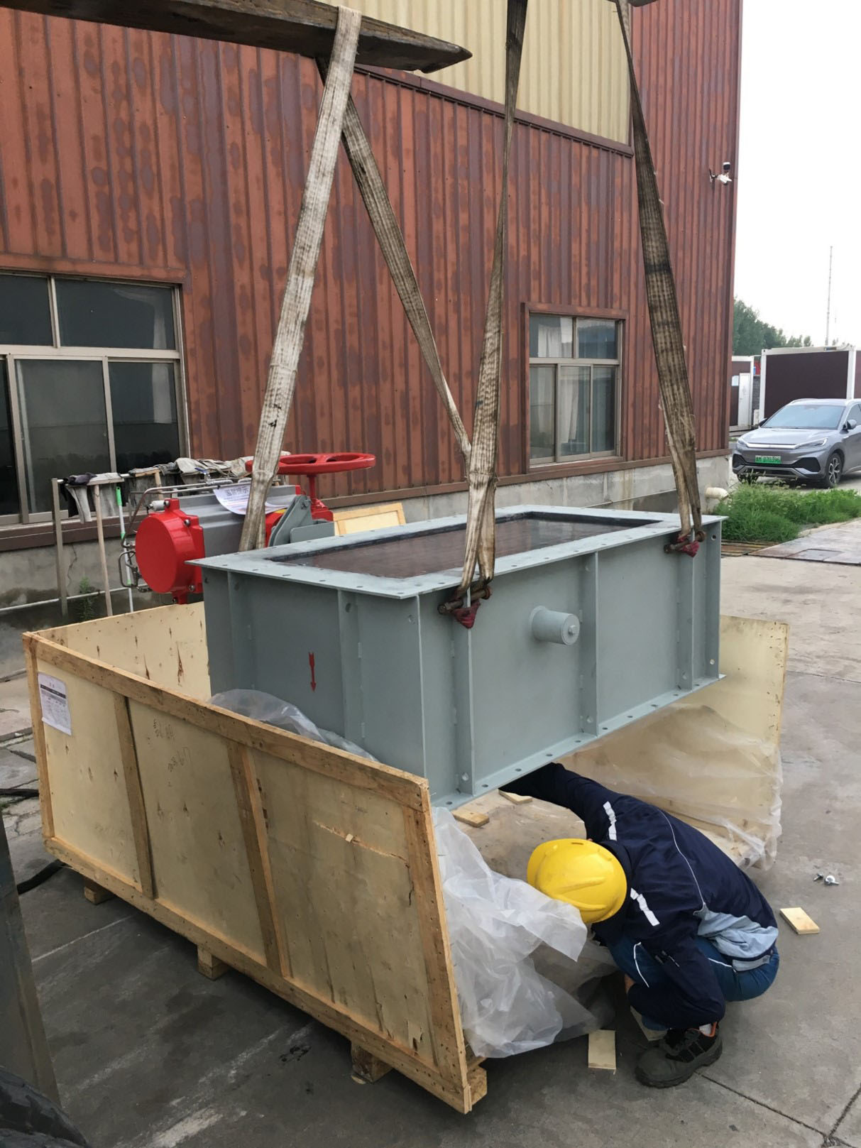 Rectangular pneumatic Offset Disk Damper tested for water tightness at the factory zero leaks used for toxic gas isolation in RTO equipment